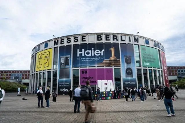 展台, 此次互动